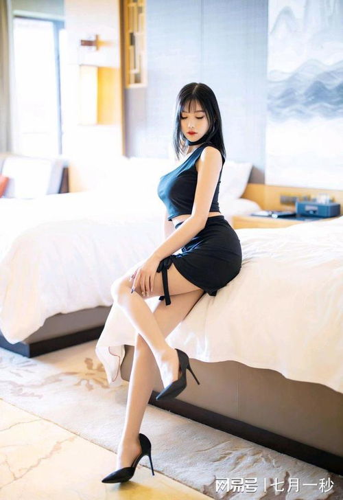 韩国美女车模韩佳恩慵懒闺房写真
